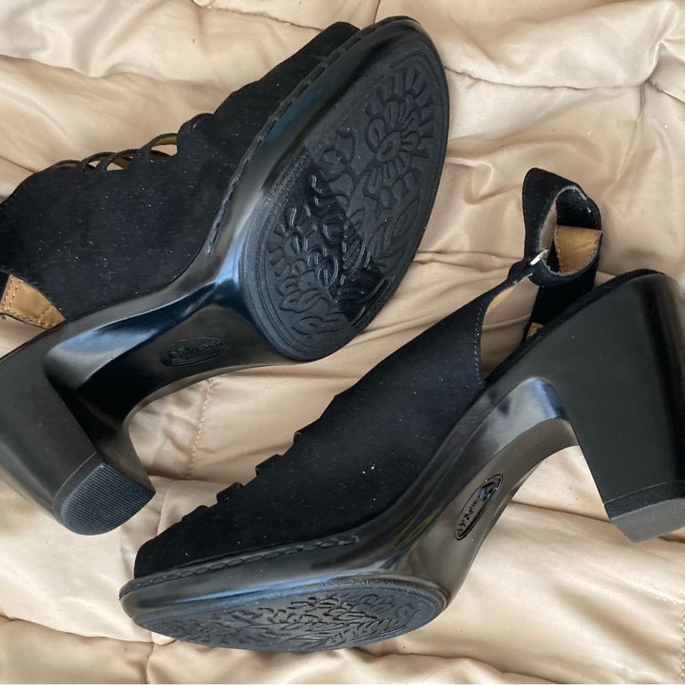 Elegant Comfort sandals 9M in very good condition.